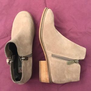 NWOT Blondo Waterproof booties
